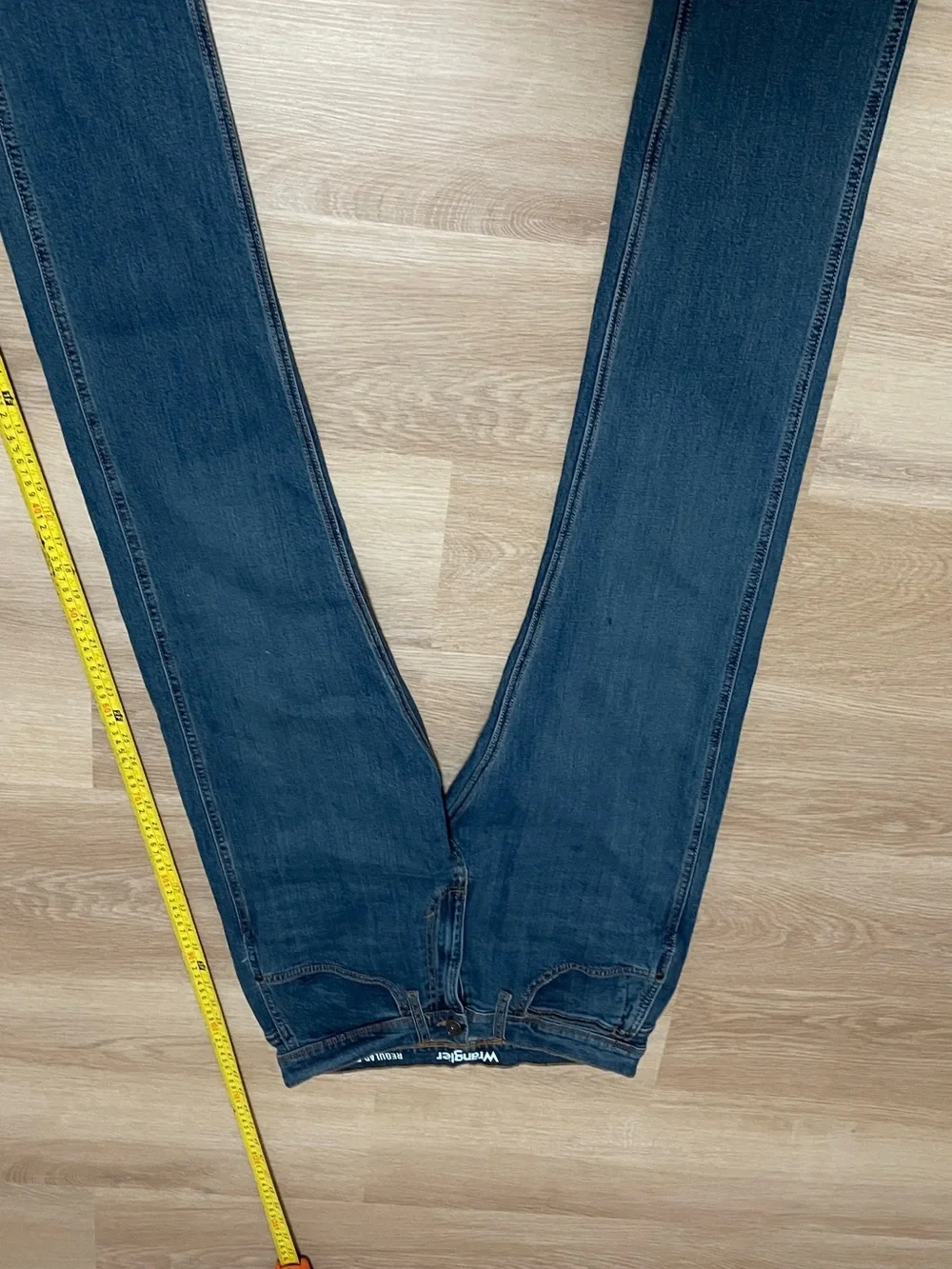 Wrangler Men’s Indigo Blue Wide-Leg Jeans